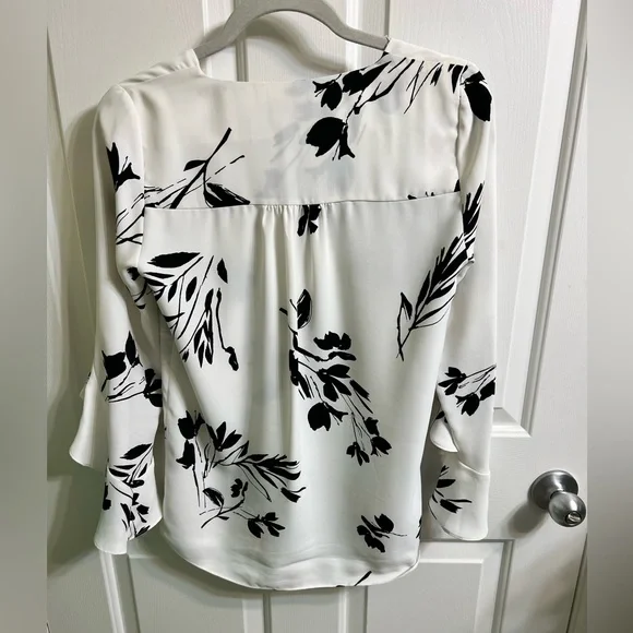 Vince Camuto Flutter Sleeve Floral Whispers V-Neck Tunic-Size XXS - Picture 3 of 5